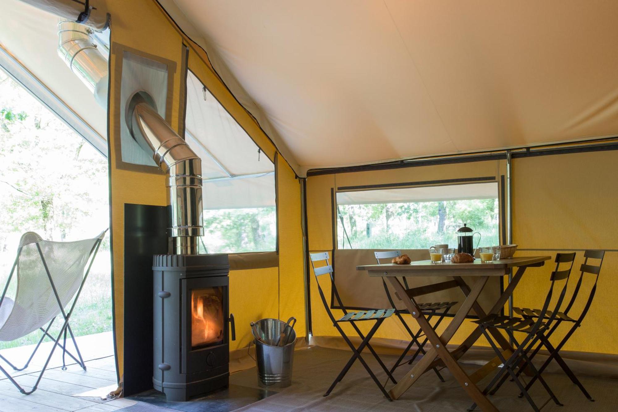 Huttopia De Roos Stegeren Room photo